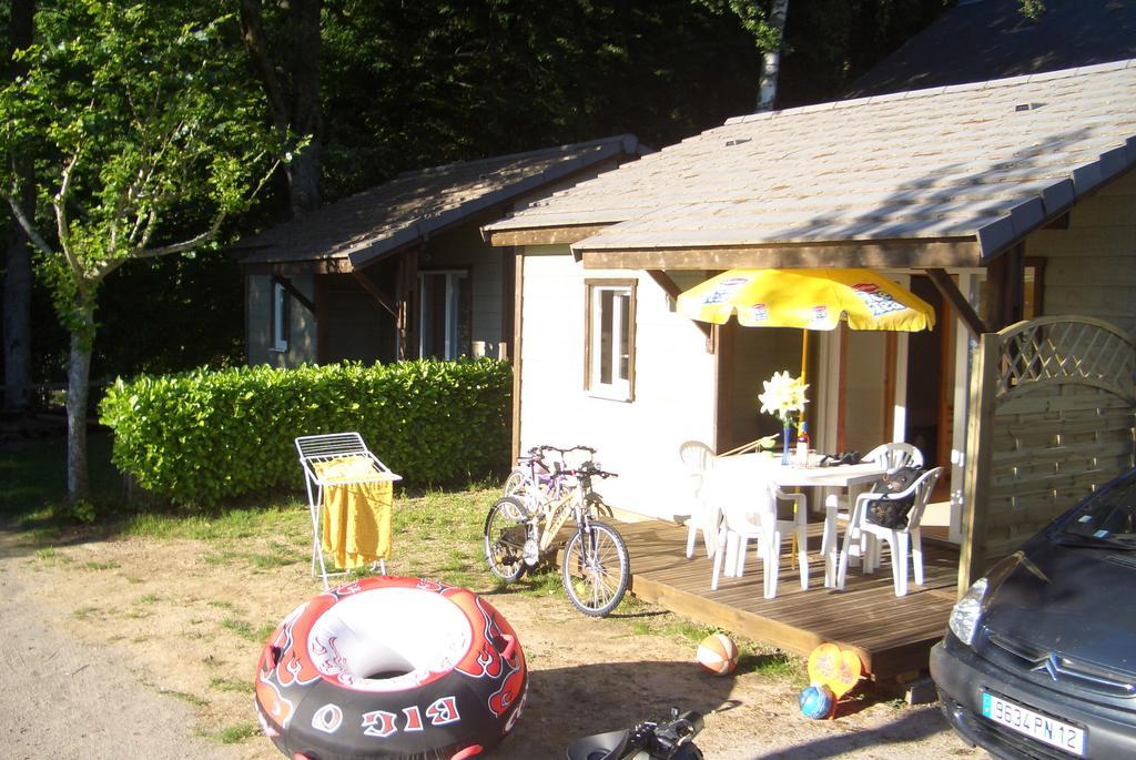 Beau-Rivage Du Lac De Pareloup Hotel Salles-Curan Exterior photo